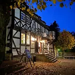 Bella - Mit Waschmaschine, Fahrstuhl Und Carport In Ruhiger Altstadtlage Von 아파트 *