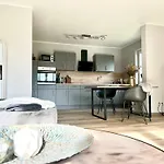 Bella - Mit Waschmaschine, Fahrstuhl Und Carport In Ruhiger Altstadtlage Von 아파트 발렌슈테트