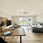 Bella - Mit Waschmaschine, Fahrstuhl Und Carport In Ruhiger Altstadtlage Von * Ballenstedt