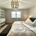 Apartamento Bella - Mit Waschmaschine, Fahrstuhl Und Carport In Ruhiger Altstadtlage Von Ballenstedt