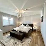 Apartamento Bella - Mit Waschmaschine, Fahrstuhl Und Carport In Ruhiger Altstadtlage Von Ballenstedt