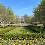 Bella - Mit Waschmaschine, Fahrstuhl Und Carport In Ruhiger Altstadtlage Von 아파트 *