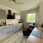 Apartamento Bella - Mit Waschmaschine, Fahrstuhl Und Carport In Ruhiger Altstadtlage Von Ballenstedt