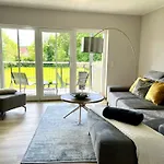 Bella - Mit Waschmaschine, Fahrstuhl Und Carport In Ruhiger Altstadtlage Von Ballenstedt