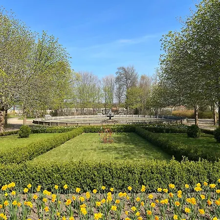 Bella - Mit Waschmaschine, Fahrstuhl Und Carport In Ruhiger Altstadtlage Von شقة *