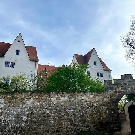 شقة Bella - Mit Waschmaschine, Fahrstuhl Und Carport In Ruhiger Altstadtlage Von