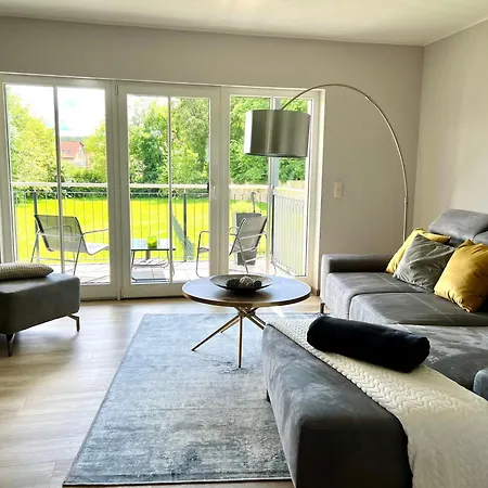 Bella - Mit Waschmaschine, Fahrstuhl Und Carport In Ruhiger Altstadtlage Von Ballenstedt