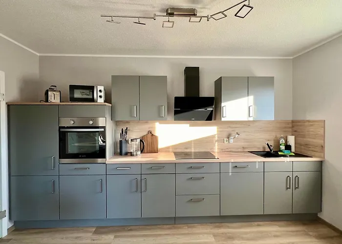 Bella - Mit Waschmaschine, Fahrstuhl Und Carport In Ruhiger Altstadtlage Von * 巴伦施泰特