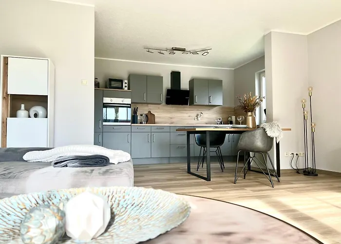 Bella - Mit Waschmaschine, Fahrstuhl Und Carport In Ruhiger Altstadtlage Von Appartement Ballenstedt