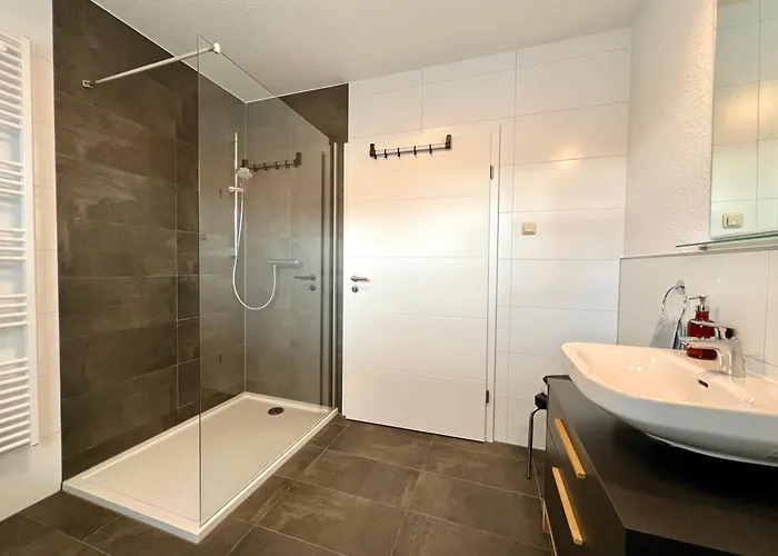 Bella - Mit Waschmaschine, Fahrstuhl Und Carport In Ruhiger Altstadtlage Von Appartement *