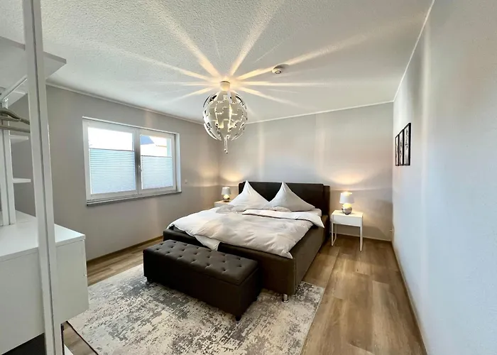 Appartement Bella - Mit Waschmaschine, Fahrstuhl Und Carport In Ruhiger Altstadtlage Von Ballenstedt